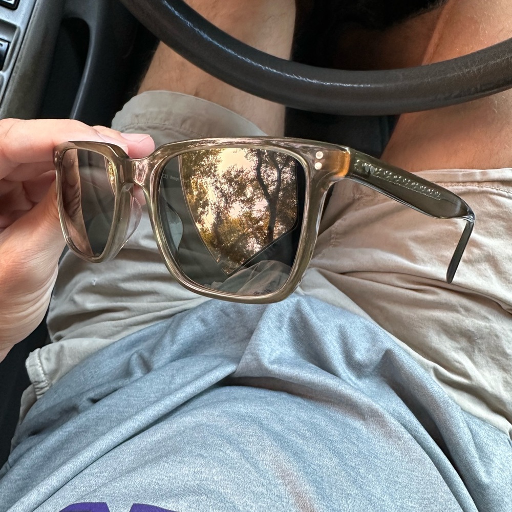 Oliver People’s Lachman sun 50/19